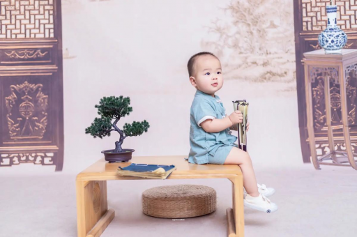 忻州宝宝眼睛肿是什么原因